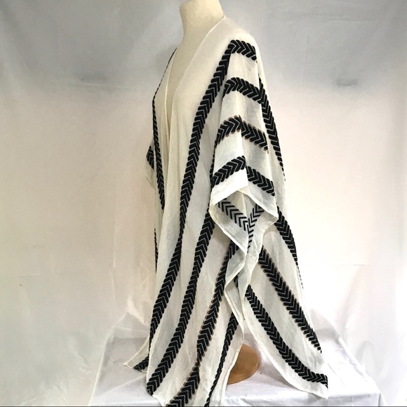 UNIVERSAL THREADs boho wrap/shawl one size - Picture 3 of 8